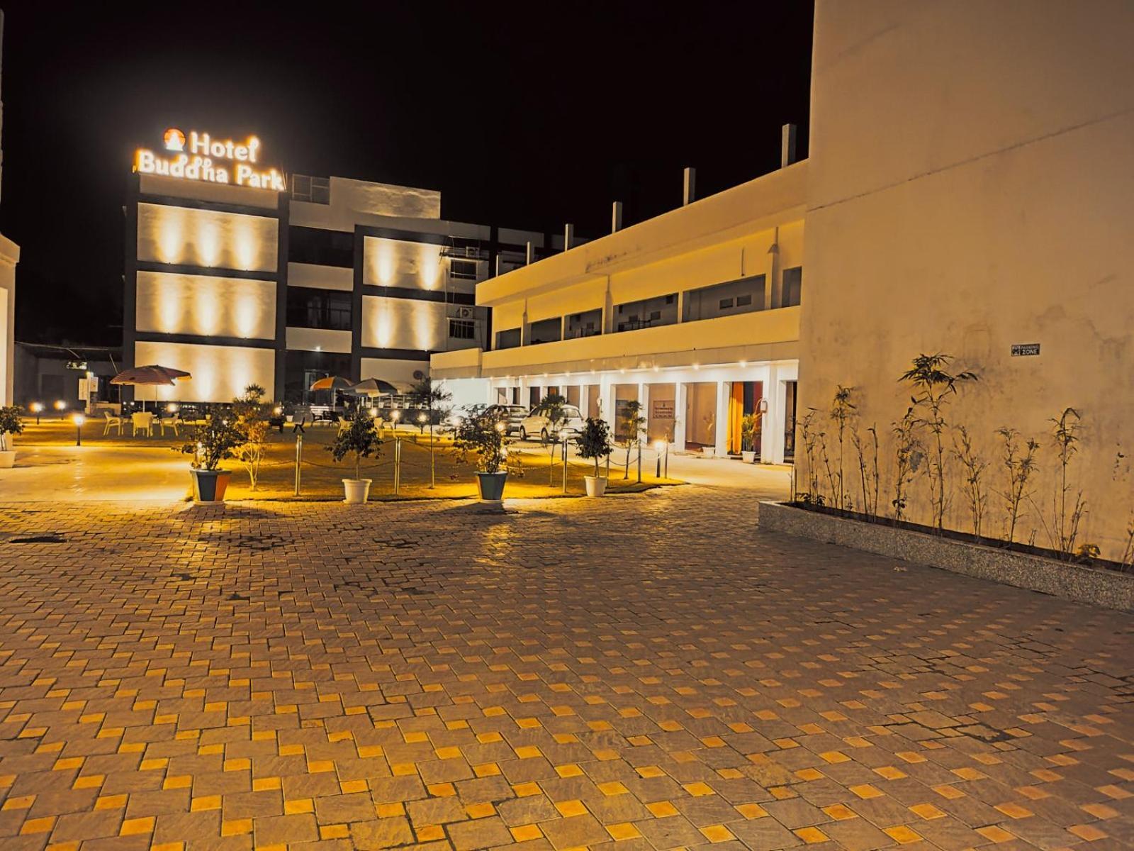 Hotel Buddha Park, Paharia, Варанасі Екстер'єр фото
